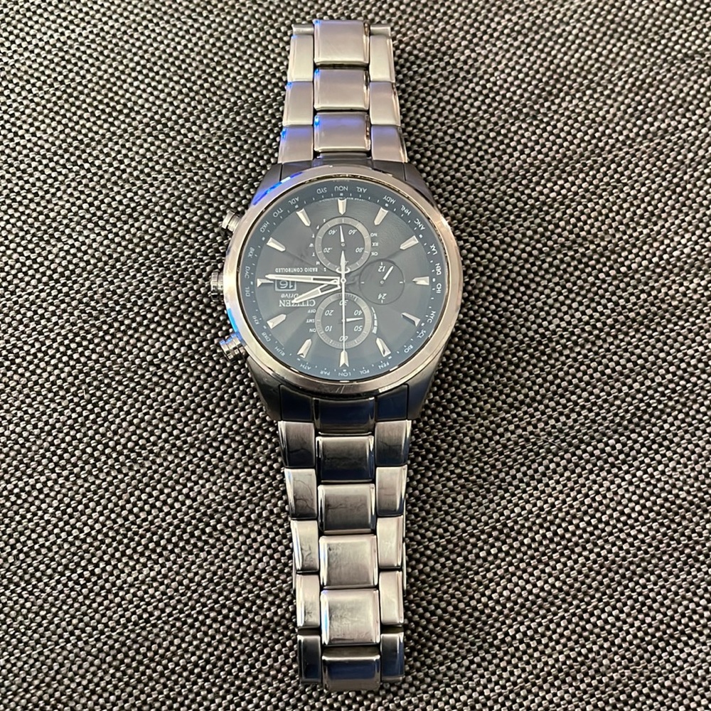Men’s Citizen Echo Drive Sapphire stainless steel 43MM